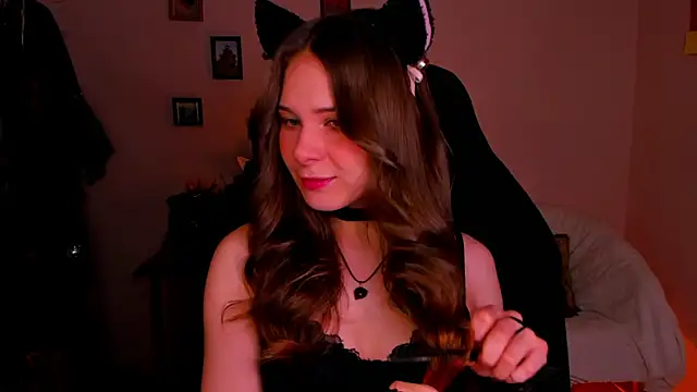 Snapshot of LanaLovely chatting on 05-21-26, 06:44 LanaLovely online show from 05-21-26, 06:44