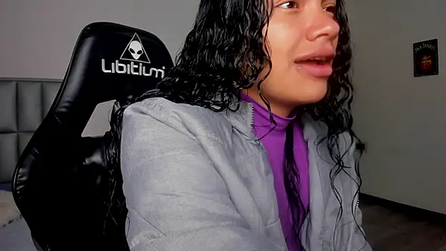 Julieta Parker online show from 04-18-26, 04:15