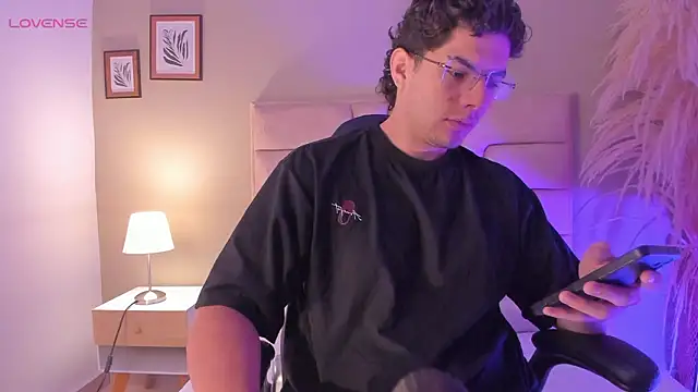 Axel Creed online show from 02-12-26, 10:48