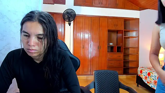 Emily and Soffy online show from 04-11-26, 12:42