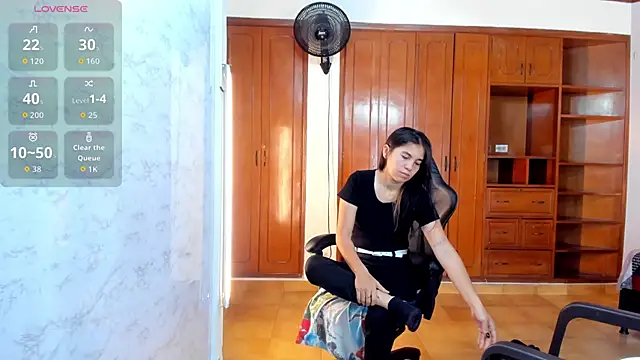 Emily and Soffy online show from 03-05-26, 12:02