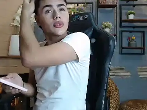 Snapshot of FemNoa chatting on 02-17-26, 05:43 FemNoa online show from 02-17-26, 05:43