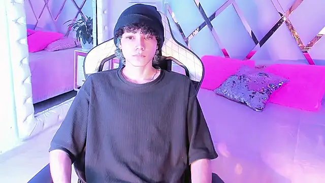 Snapshot of thanier_18 chatting on 02-27-26, 07:35 thanier 18 online show from 02-27-26, 07:35