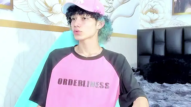 Snapshot of thanier_18 chatting on 02-05-26, 07:10 thanier 18 online show from 02-05-26, 07:10