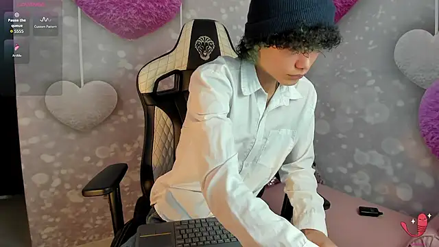 Snapshot of thanier_18 chatting on 02-21-26, 07:27 thanier 18 online show from 02-21-26, 07:27