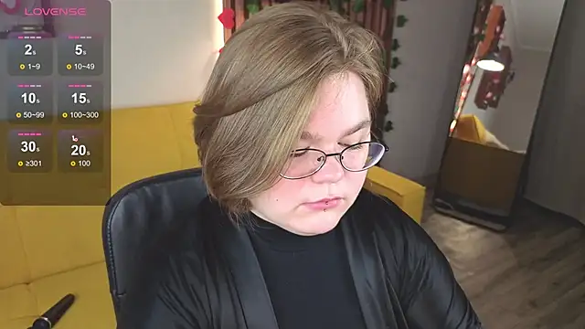 Snapshot of MaryFloree chatting on 02-17-26, 03:04 MaryFloree online show from 02-17-26, 03:04