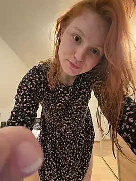 Snapshot of mad_girlygirl chatting on 02-08-26, 08:17 mad girlygirl online show from 02-08-26, 08:17