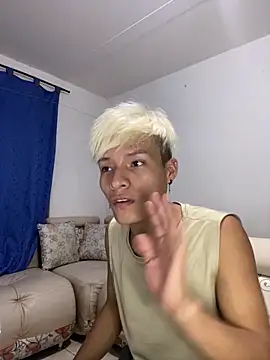 Snapshot of MaxyRyan chatting on 02-22-26, 06:05 MaxyRyan online show from 02-22-26, 06:05