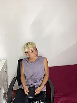 MaxyRyan online show from 03-09-26, 12:20