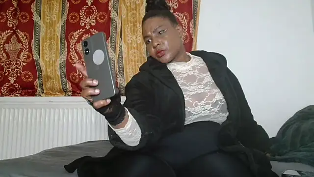 CurvySashia online show from 05-17-26, 09:48
