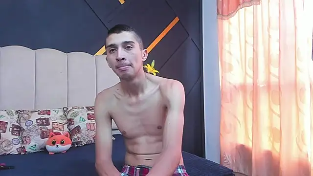 Snapshot of MiaANDrony chatting on 02-25-26, 01:00 MiaANDrony online show from 02-25-26, 01:00