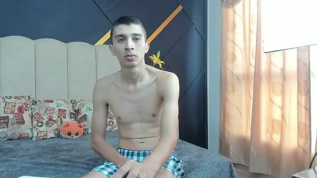 Snapshot of MiaANDrony chatting on 02-27-26, 12:38 MiaANDrony online show from 02-27-26, 12:38