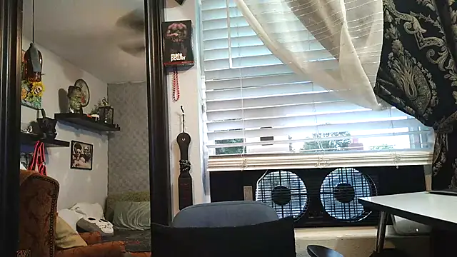 Snapshot of F_D_R_ chatting on 06-21-26, 12:27 F D R online show from 06-21-26, 12:27