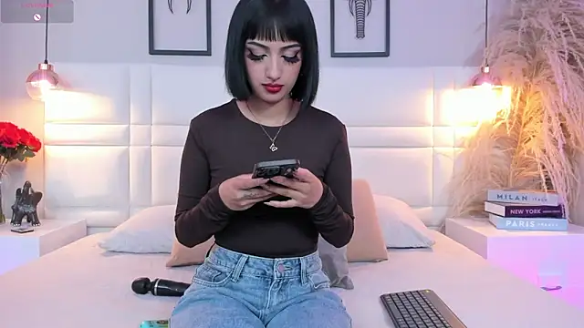 RaquelHyde  online show from 05-01-26, 12:21