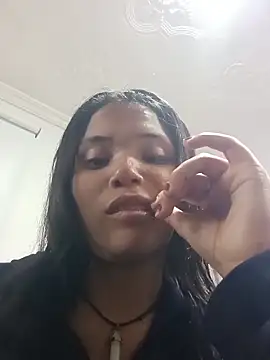 Snapshot of Maggyx chatting on 02-17-26, 01:30 Maggyx online show from 02-17-26, 01:30