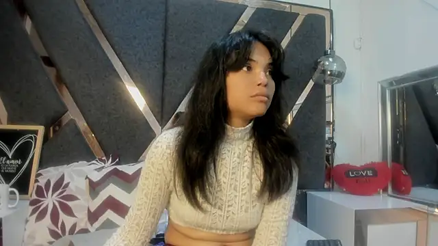 Snapshot of Maggyx chatting on 06-18-26, 01:49 Maggyx online show from 06-18-26, 01:49