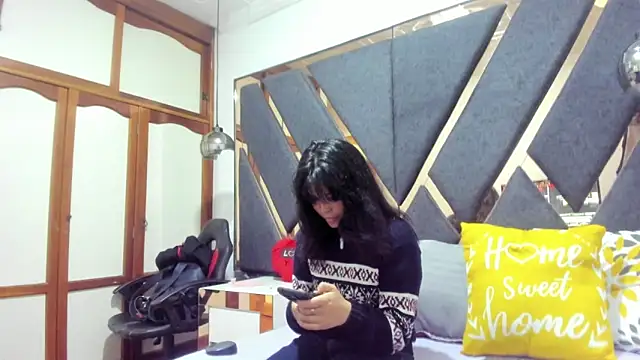 Snapshot of Maggyx chatting on 02-13-26, 01:33 Maggyx online show from 02-13-26, 01:33