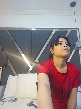 Snapshot of Maggyx chatting on 06-17-26, 01:54 Maggyx online show from 06-17-26, 01:54