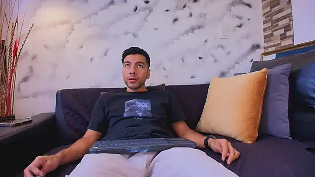 Max Hornye online show from 04-17-26, 06:55