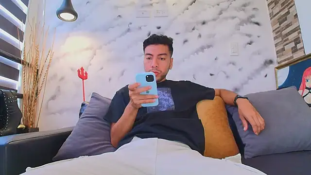 Max Hornye online show from 03-25-26, 12:37