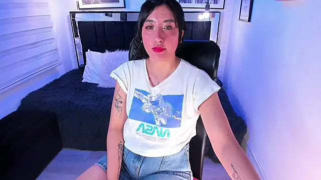 Snapshot of ladyraing chatting on 02-13-26, 03:17 ladyraing online show from 02-13-26, 03:17