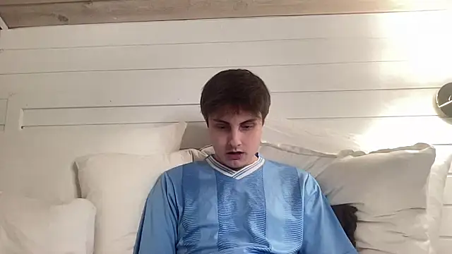 Snapshot of NoahhSkye chatting on 02-15-26, 12:55 NoahhSkye online show from 02-15-26, 12:55