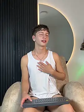 Snapshot of ARON_LUXX chatting on 02-04-26, 03:12 ARON LUXX online show from 02-04-26, 03:12