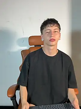 ARON LUXX online show from 03-22-26, 04:30