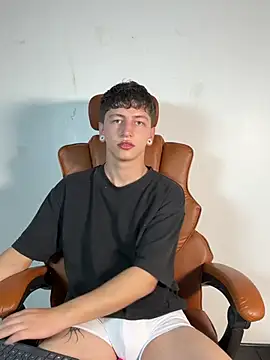 ARON LUXX online show from 03-25-26, 05:34