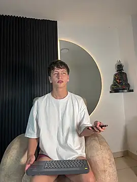 Snapshot of ARON_LUXX chatting on 02-07-26, 03:03 ARON LUXX online show from 02-07-26, 03:03