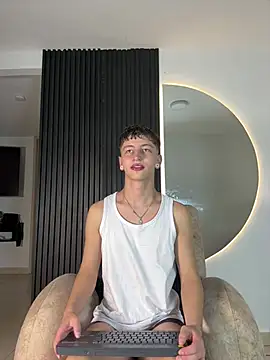 Snapshot of ARON_LUXX chatting on 02-18-26, 03:04 ARON LUXX online show from 02-18-26, 03:04