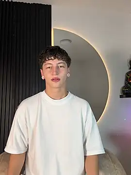 Snapshot of ARON_LUXX chatting on 02-09-26, 03:04 ARON LUXX online show from 02-09-26, 03:04