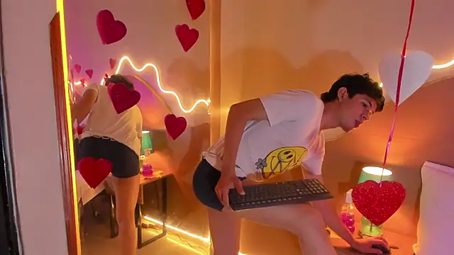 Snapshot of Christian_Foxx chatting on 02-13-26, 01:33 Christian Foxx online show from 02-13-26, 01:33