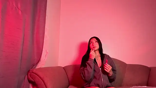 Snapshot of Chinicr18 chatting on 03-21-26, 04:35 Chinicr18 online show from 03-21-26, 04:35