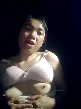 Snapshot of vivi1889 chatting on 02-08-26, 01:31 vivi1889 online show from 02-08-26, 01:31