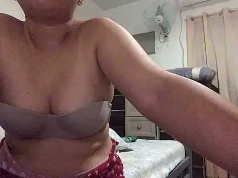 Snapshot of lady_candy85 chatting on 02-08-26, 08:28 lady candy85 online show from 02-08-26, 08:28