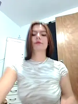 EmiNavarro online show from 07-04-26, 11:09