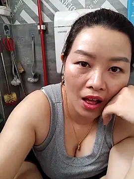 Jennie dogy online show from 05-18-26, 01:17