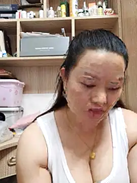 Snapshot of Jennie_dogy chatting on 06-24-26, 05:06 Jennie dogy online show from 06-24-26, 05:06