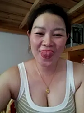 Snapshot of Jennie_dogy chatting on 07-23-26, 07:05 Jennie dogy online show from 07-23-26, 07:05