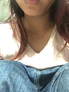 Snapshot of Cheng_baby chatting on 05-18-26, 11:42 Cheng baby online show from 05-18-26, 11:42