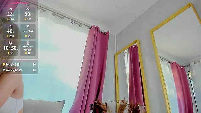 Snapshot of MeganKroft_ chatting on 02-19-26, 06:32 MeganKroft online show from 02-19-26, 06:32