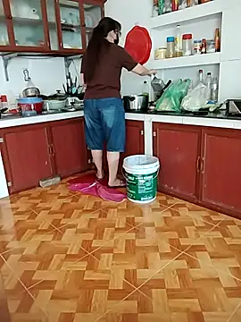 LiilyZi online show from 04-13-26, 03:54