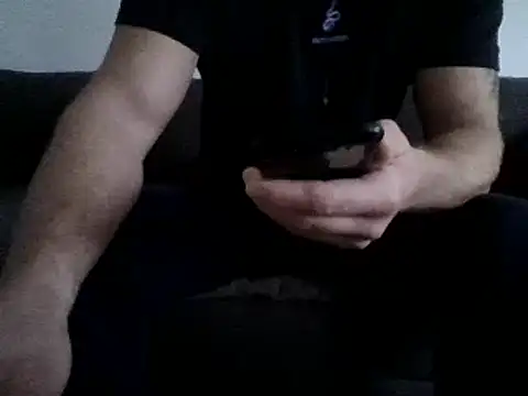 Snapshot of Tommyzzzzzz chatting on 12-14-24, 08:45 Tommyzzzzzz online show from 12-14-24, 08:45