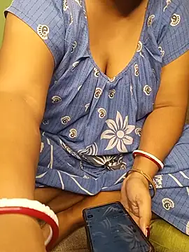 R Queen online show from 07-15-26, 05:58