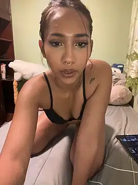 Snapshot of lyla_luv chatting on 02-10-26, 11:53 lyla luv online show from 02-10-26, 11:53