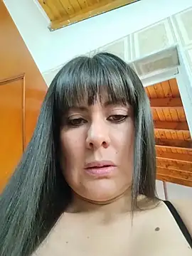 Snapshot of Lyonette_reading1 chatting on 06-21-26, 01:39 Lyonette reading1 online show from 06-21-26, 01:39
