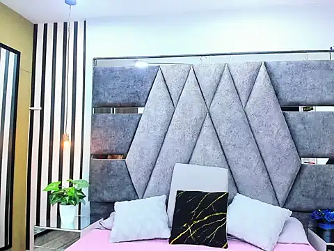 Snapshot of Mila_Nova_ chatting on 02-12-26, 11:54 Mila Nova online show from 02-12-26, 11:54