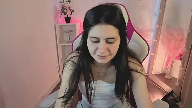 Snapshot of Maeren chatting on 02-12-26, 12:27 Maeren online show from 02-12-26, 12:27