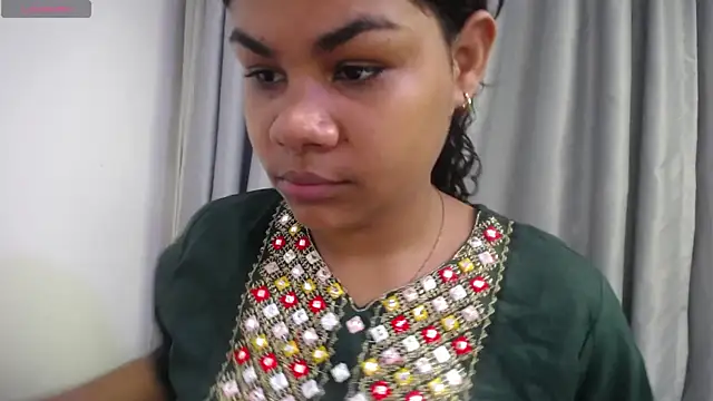 Snapshot of yaazhinii chatting on 06-16-26, 11:43 yaazhinii online show from 06-16-26, 11:43